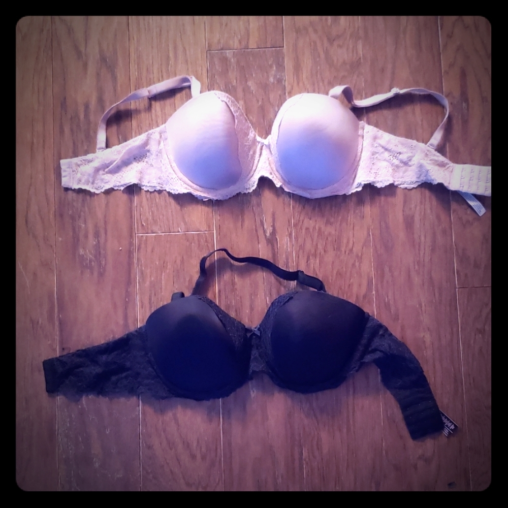 2 Victoria's secret bras